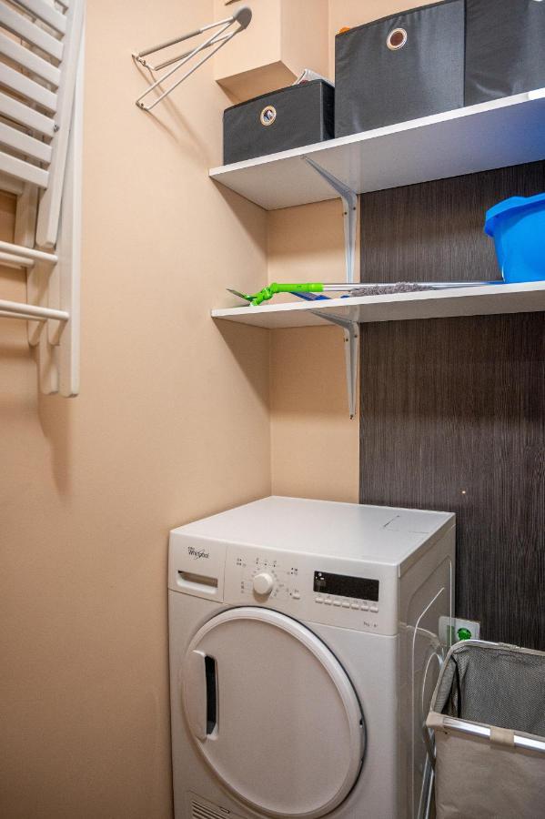 Elegant Spotless In Center *