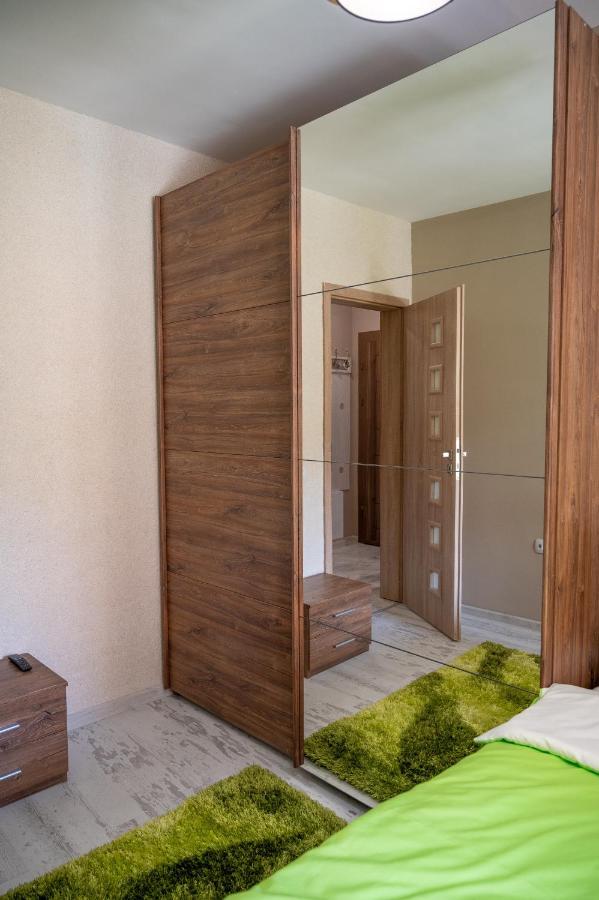 Elegant Spotless In Center